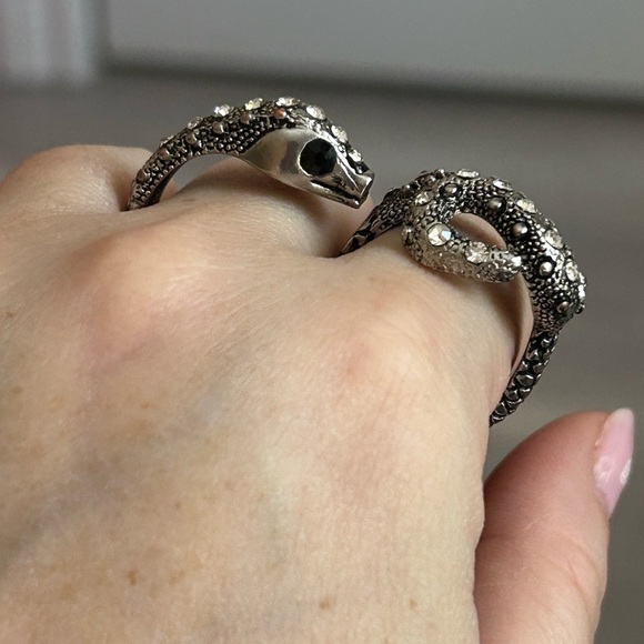 4/$50 Snake ring size 9 US double band 🐍 - Picture 3 of 7